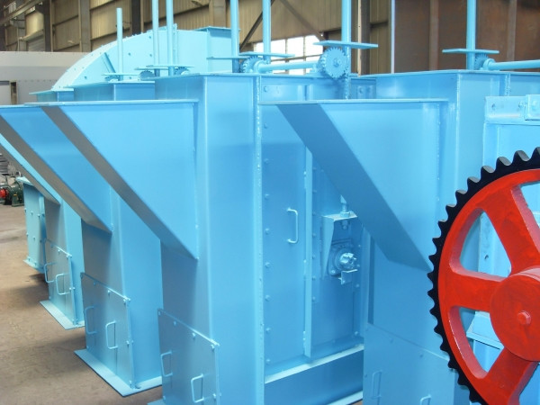 斗式提升機(jī)在運(yùn)行時(shí)如果異常響動(dòng)，其原因不外乎如下幾種(斗式提升機(jī)在運(yùn)轉(zhuǎn)過程中,操作人員注意)