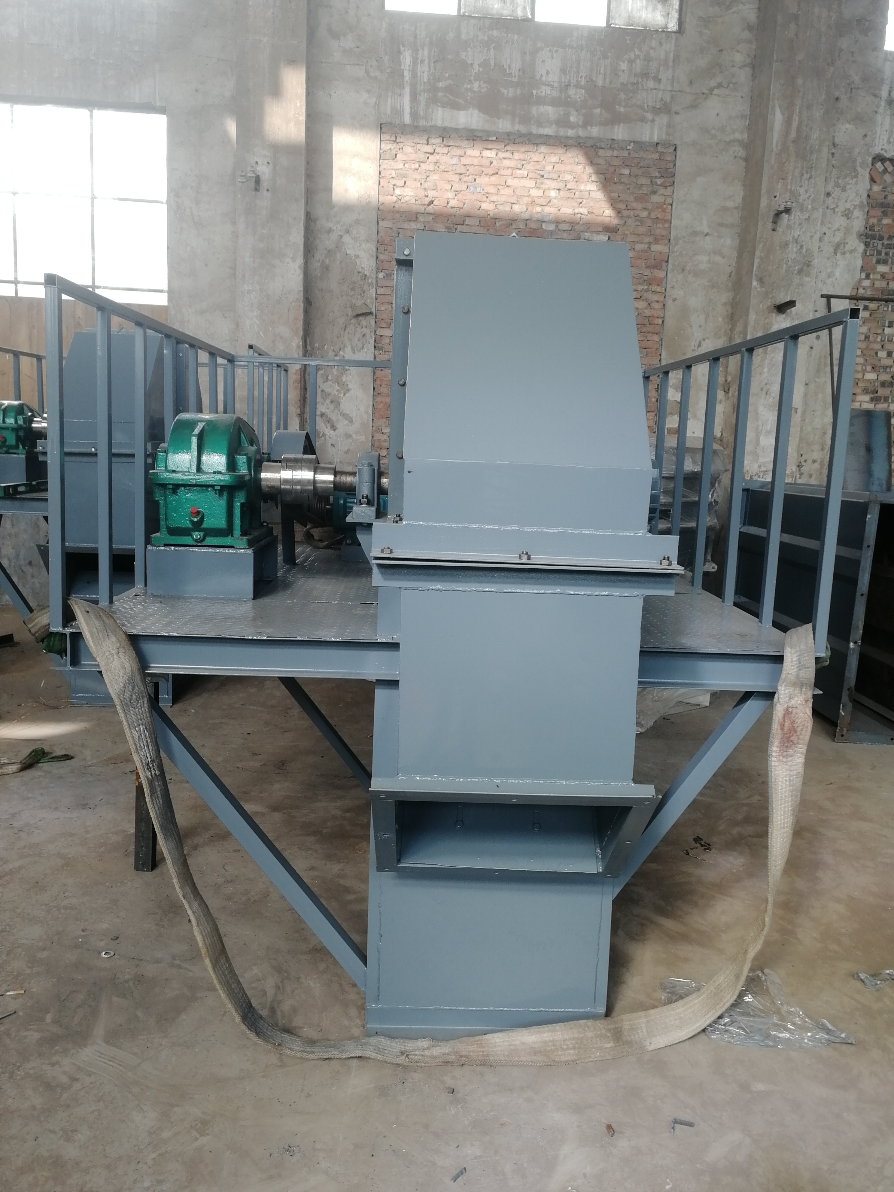 環(huán)鏈斗提機(jī)-高強(qiáng)度TH型斗式提升機(jī)廠家特點介紹 (環(huán)鏈?zhǔn)蕉诽釞C(jī)結(jié)構(gòu)圖)