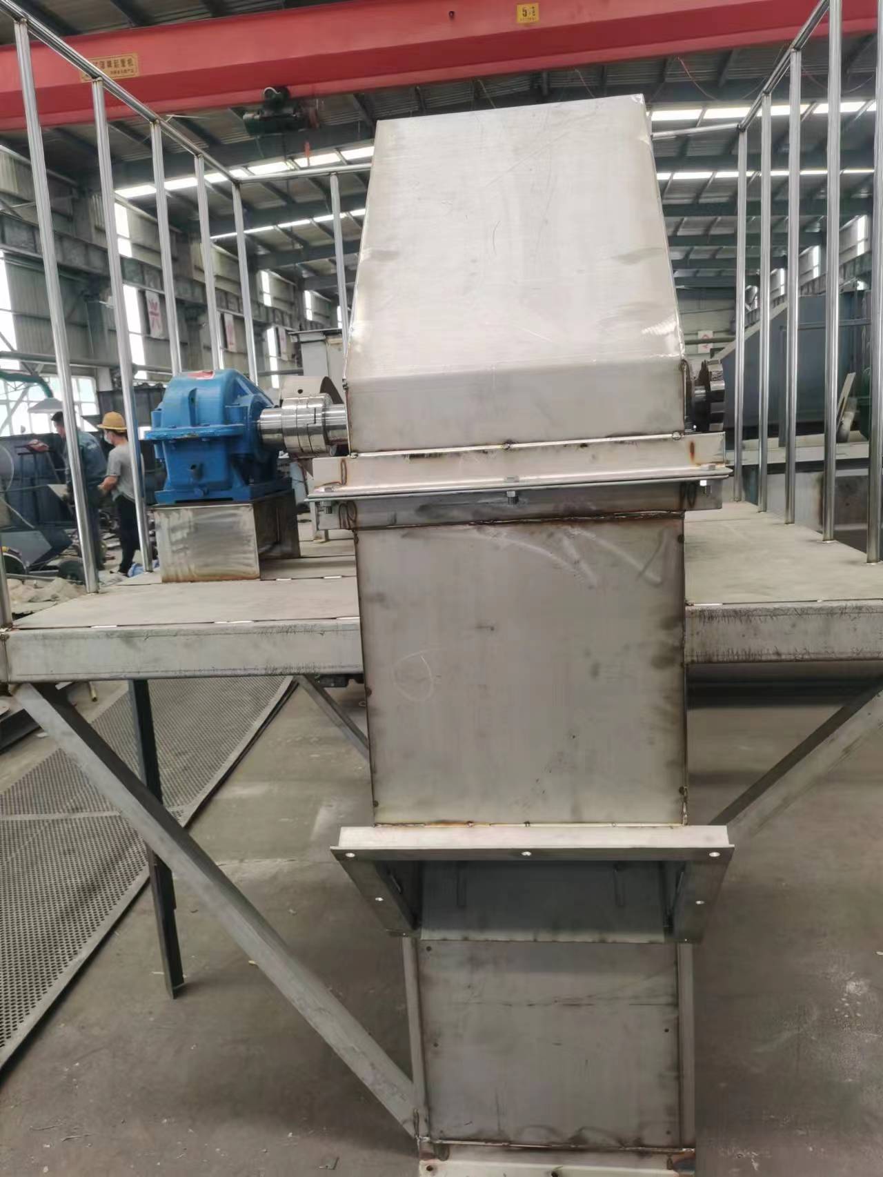 翻斗提升機-Z型轉(zhuǎn)斗式提升機-多點進料結(jié)構(gòu)合理 (翻斗提升機構(gòu))