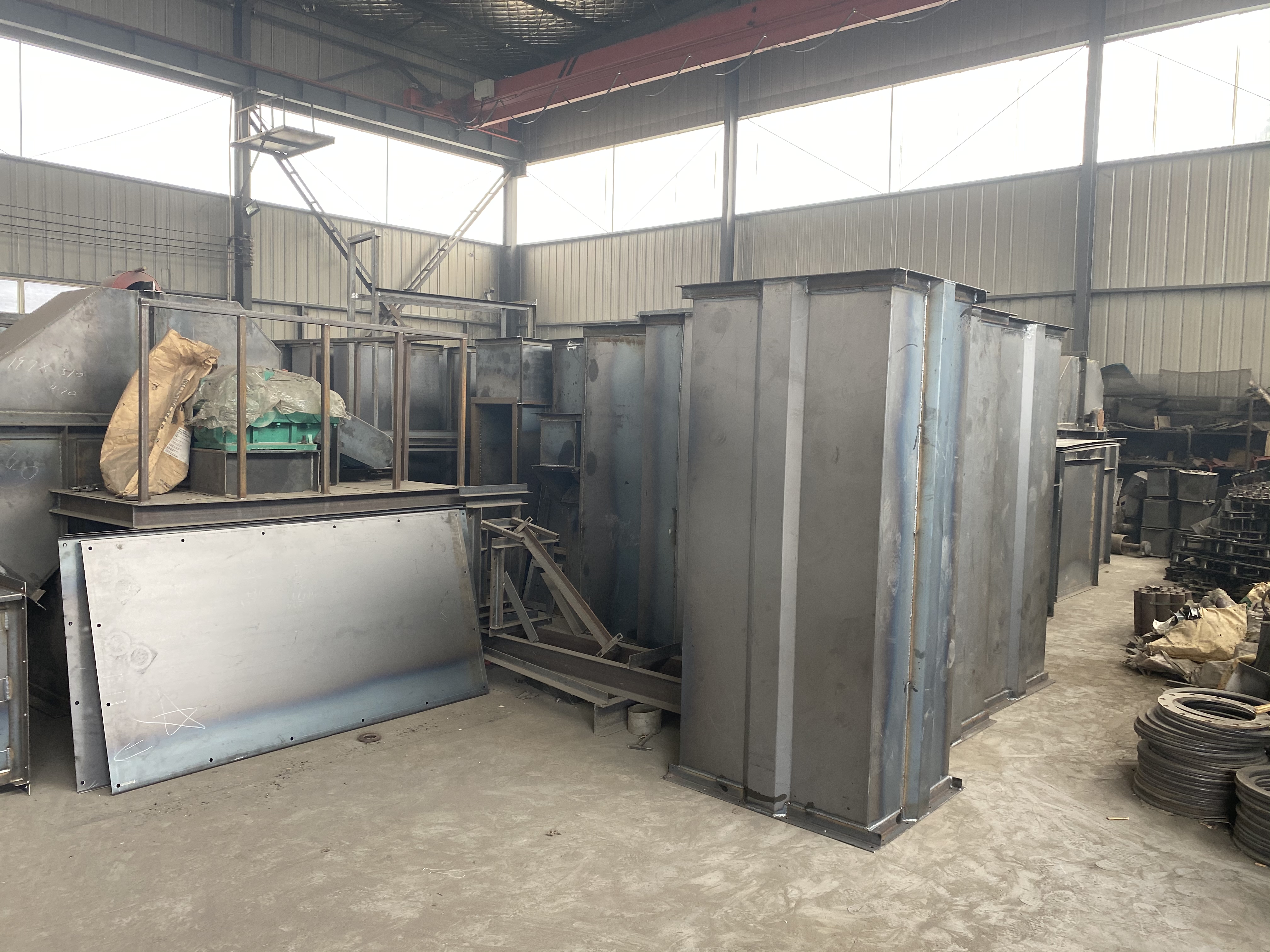 重型礦石塊粒物料單斗提升機生產(chǎn)廠家介紹 (礦石粒徑)